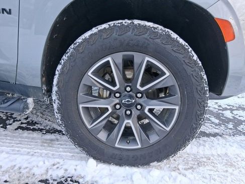 Used 2023 Chevrolet Suburban Z71 w/ Luxury Package image 8