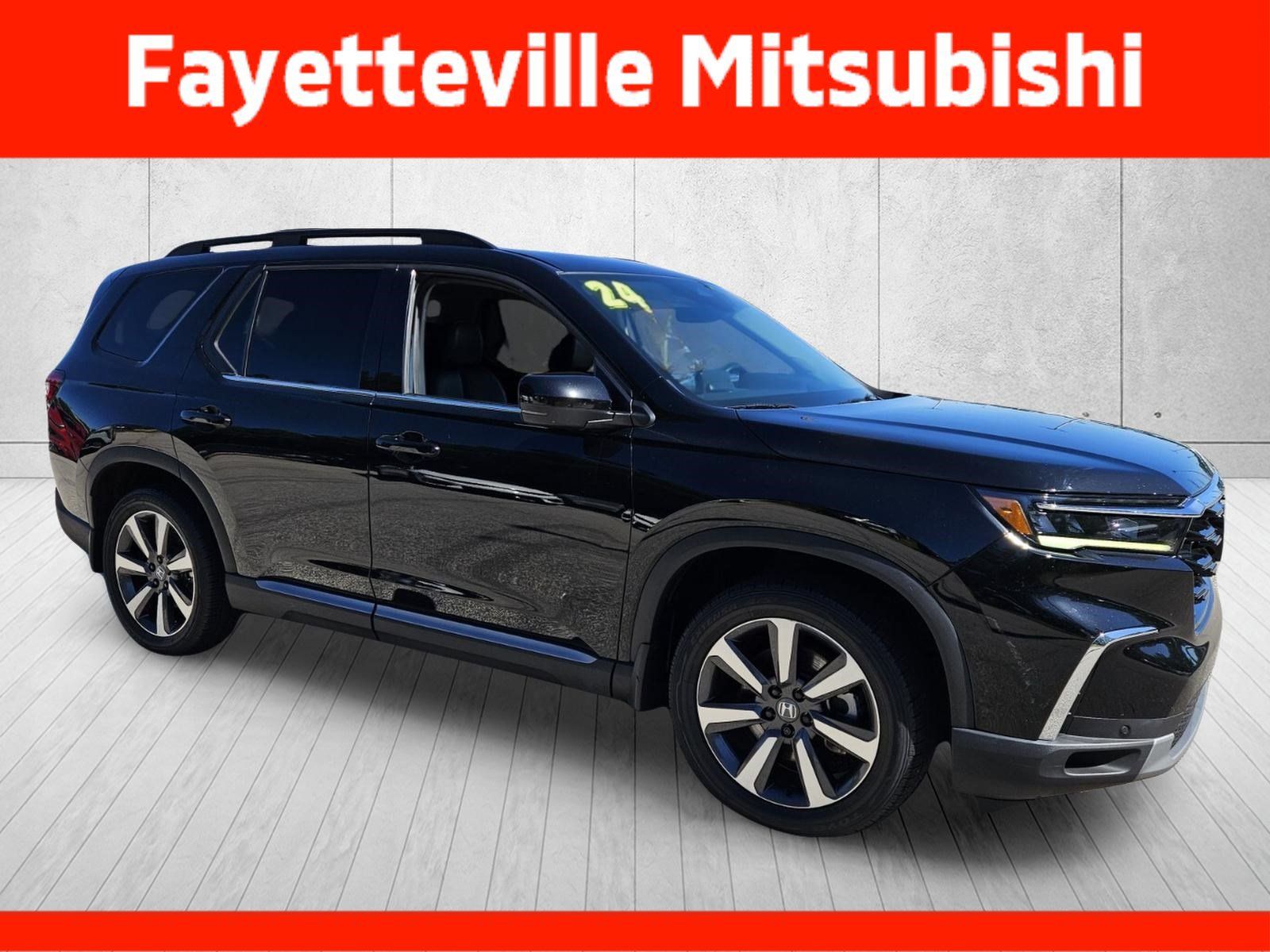 Used 2024 Honda Pilot Touring image 1