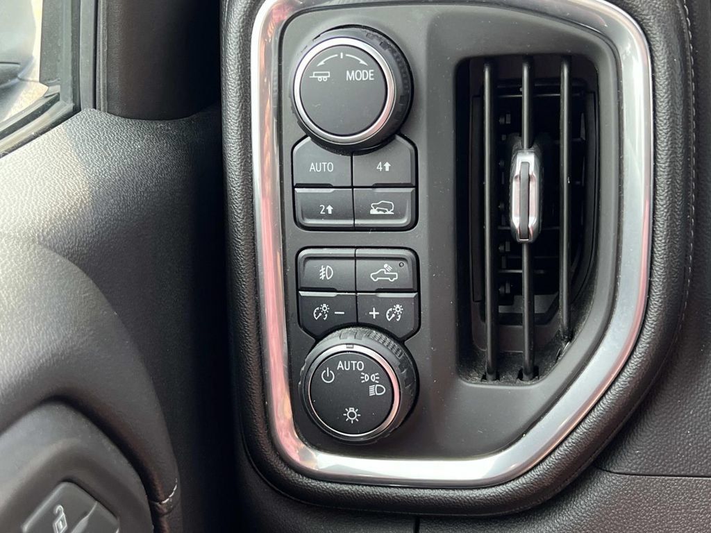 Used 2020 Chevrolet Silverado 1500 RST w/ RST Value Package AWD/4WD image 25