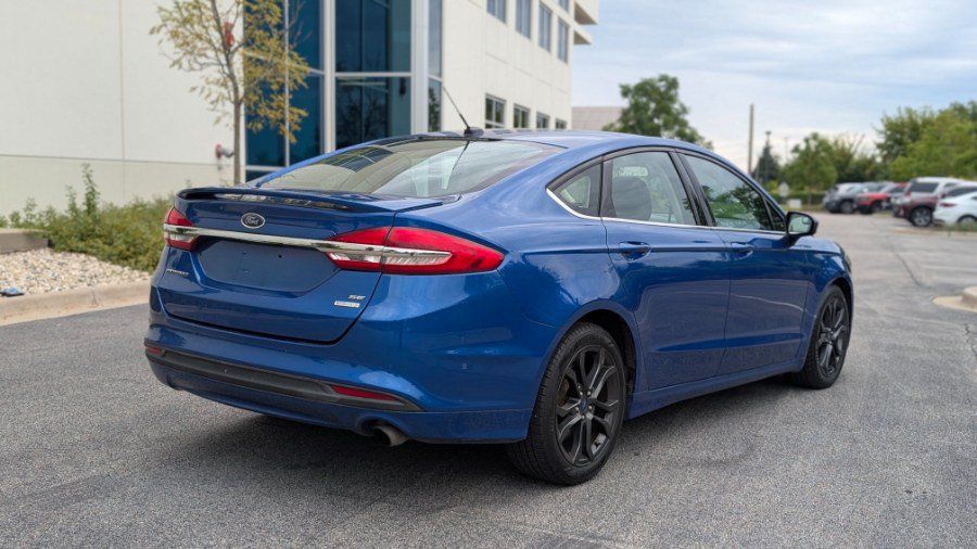 Used 2018 Ford Fusion SE w/ Equipment Group 201A FWD image 2