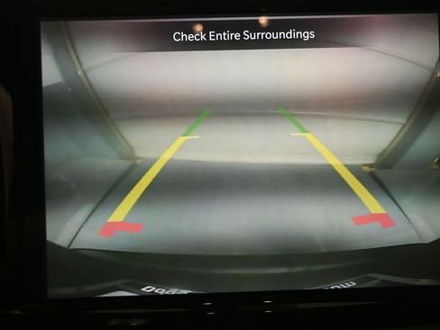 Used 2023 Chrysler Pacifica Touring-L FWD image 7