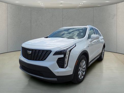 Used 2021 Cadillac XT4 Premium Luxury w/ Driver Awareness Package FWD image 11