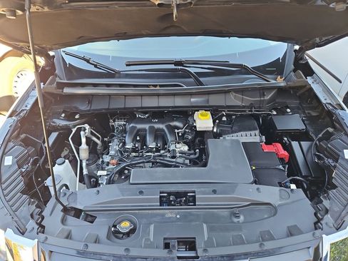 Used 2024 Nissan Pathfinder SV w/ SV Premium Package image 39