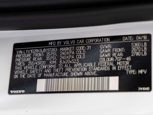 Used 2018 Volvo XC60 T5 Momentum w/ Vision Package image 33