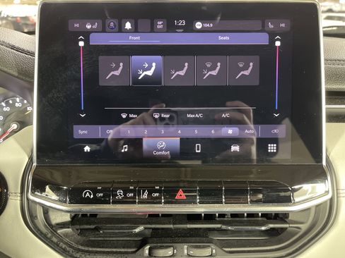 Used 2022 Jeep Compass Limited image 23