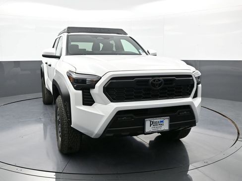 New 2024 Toyota Tacoma TRD Off-Road image 3