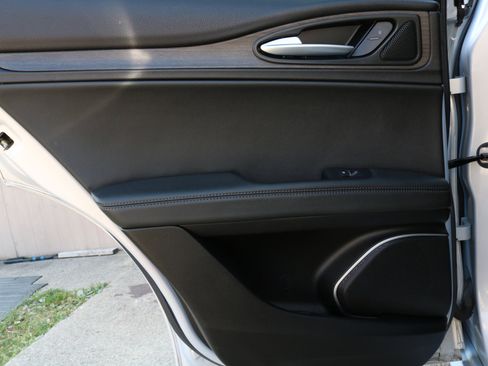 Used 2020 Alfa Romeo Stelvio Ti w/ Active Blind Spot Package image 39