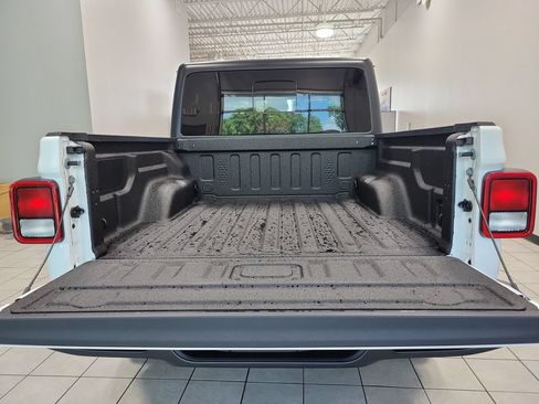 New 2026 Jeep Gladiator Sport AWD/4WD image 8