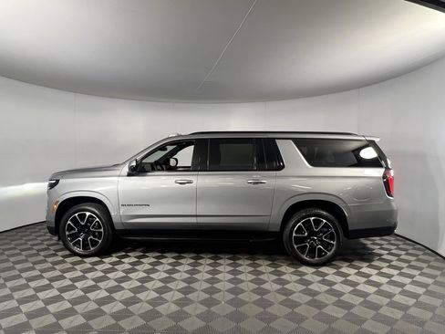 Used 2025 Chevrolet Suburban RST image 10