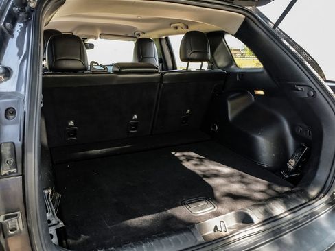 Used 2019 Jeep Cherokee Latitude Plus w/ Comfort/Convenience Group image 61