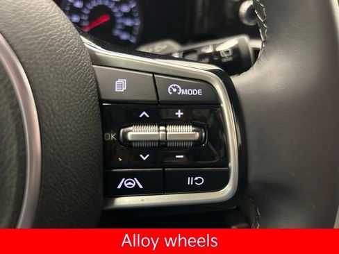 Used 2023 Kia Sorento S image 31