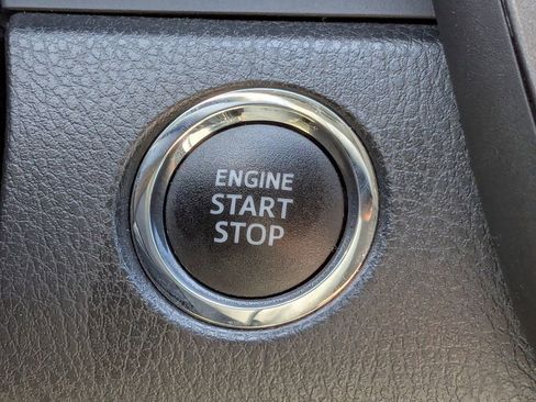 Used 2020 Toyota Camry SE image 28