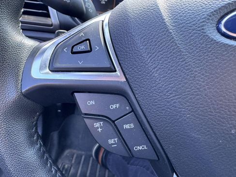Used 2017 Ford Fusion SE w/ Fusion SE Technology Package FWD image 15