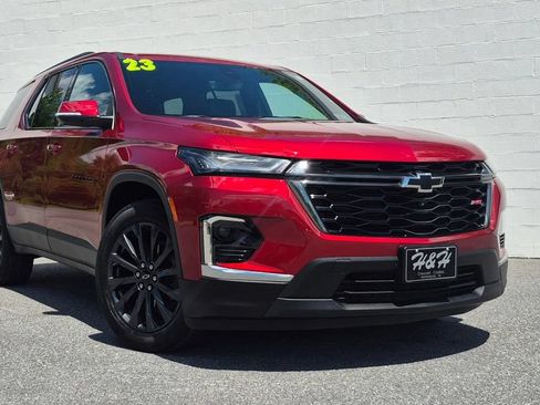 Used 2023 Chevrolet Traverse RS w/ LPO, Floor Liner Package AWD/4WD image 2