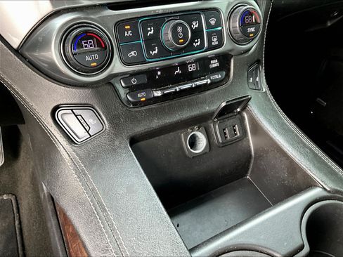 Used 2018 Chevrolet Suburban LT AWD/4WD image 15