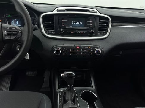 Used 2017 Kia Sorento LX image 5