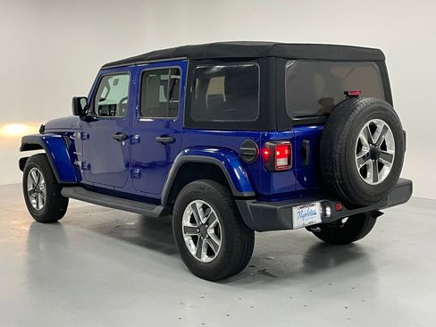 Used 2018 Jeep Wrangler Unlimited Sahara image 3