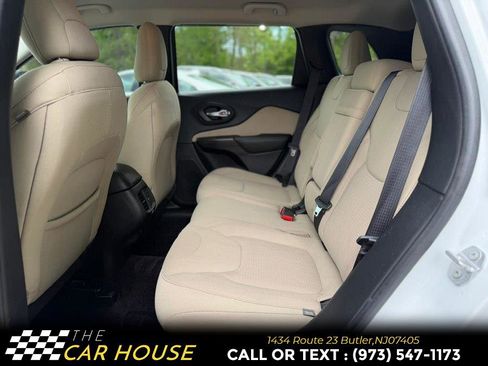 Used 2017 Jeep Cherokee Latitude w/ Comfort & Sound Group AWD/4WD image 17