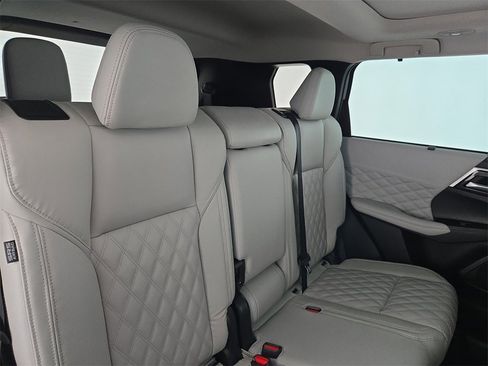 Used 2023 Mitsubishi Outlander SEL image 33