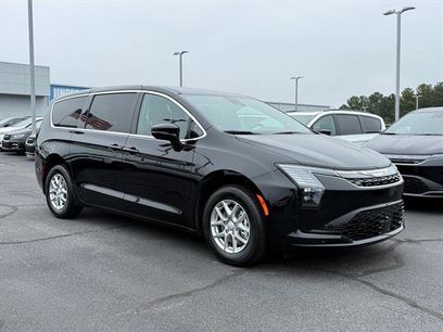 New 2027 Chrysler Pacifica Select