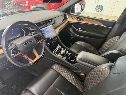Used 2023 Jeep Grand Cherokee L Summit AWD/4WD image 10