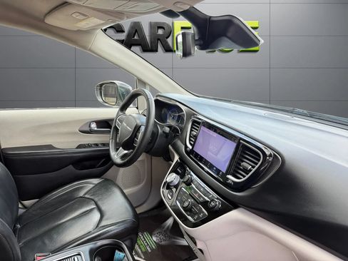 Used 2022 Chrysler Pacifica Touring-L FWD image 27