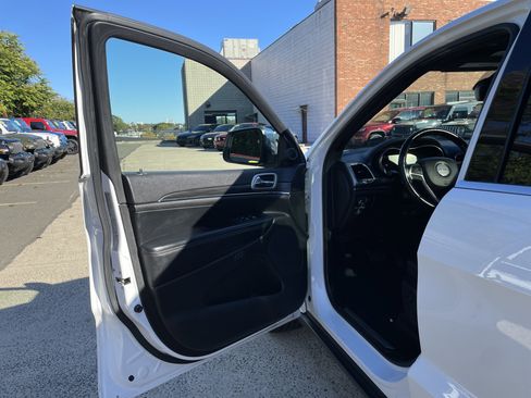 Certified 2021 Jeep Grand Cherokee Limited w/ Luxury Group II image 34