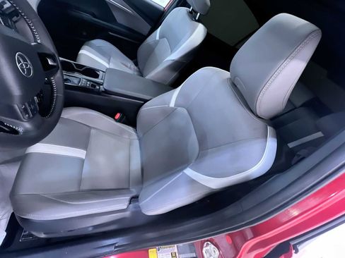 Used 2025 Toyota Camry SE w/ Convenience Package FWD image 6