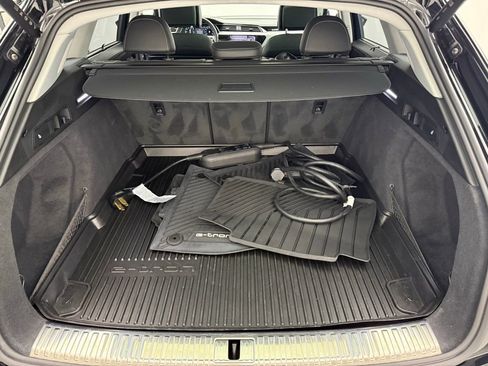 Used 2024 Audi Q8 e-tron Prestige w/ Prestige Package image 28