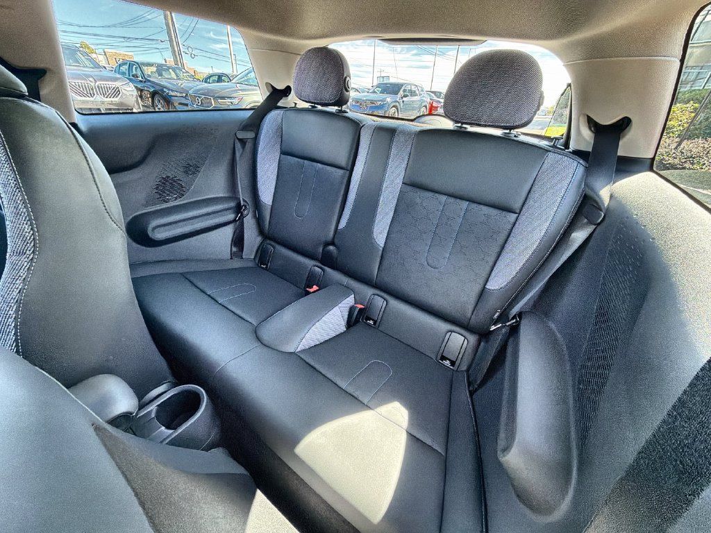 Used 2025 MINI Cooper 2-Door Hardtop FWD image 21