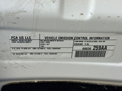 Used 2024 Chrysler Pacifica Touring-L FWD image 40