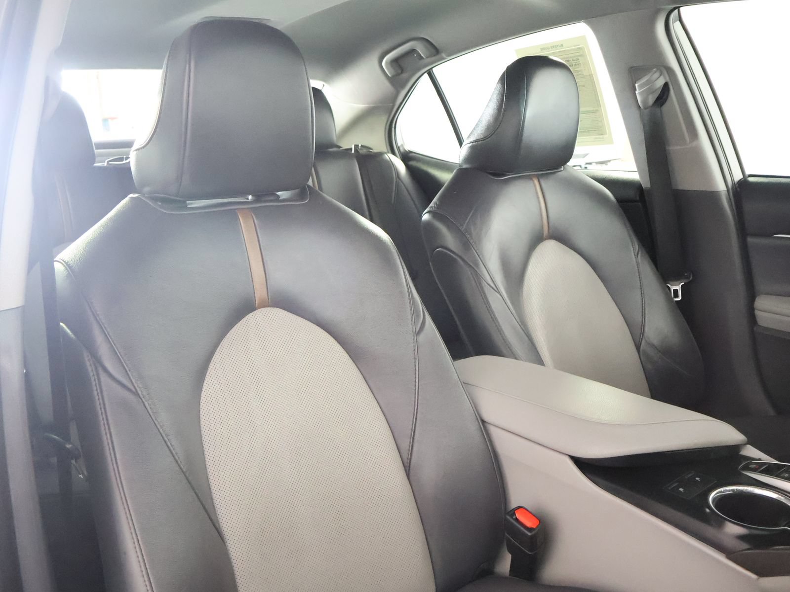 Used 2020 Toyota Camry XLE FWD image 46
