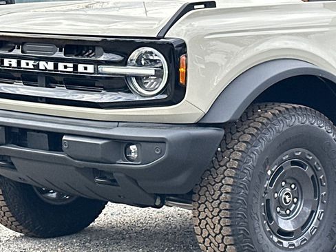 New 2025 Ford Bronco Outer Banks w/ Sasquatch Package image 2