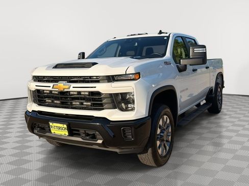 Used 2024 Chevrolet Silverado 2500 Custom w/ Custom Value Package AWD/4WD image 4