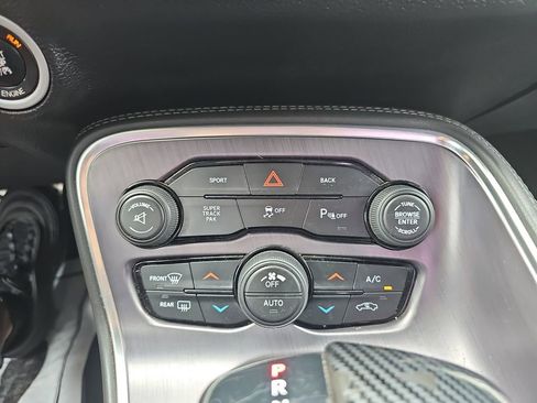 Used 2015 Dodge Challenger R/T RWD image 26