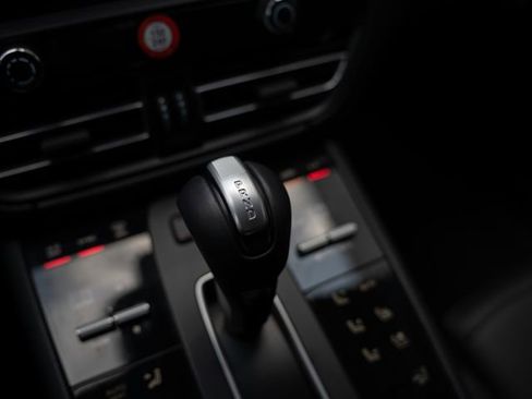 Certified 2026 Porsche Macan AWD/4WD image 26