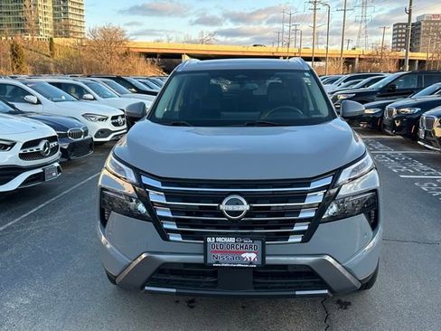 Used 2024 Nissan Rogue SL w/ SL Premium Package image 2