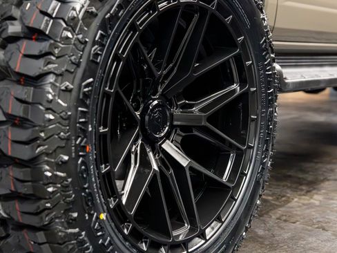 Used 2025 Ford Bronco Outer Banks AWD/4WD image 12