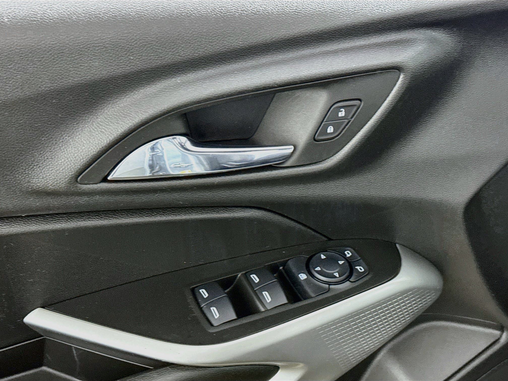 Used 2024 Chevrolet Trax RS FWD image 20