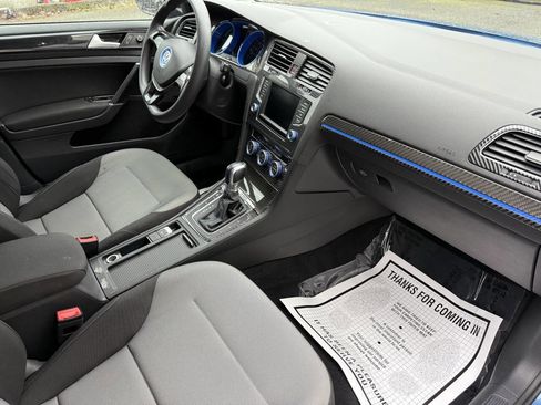 Used 2016 Volkswagen e-Golf SE image 18