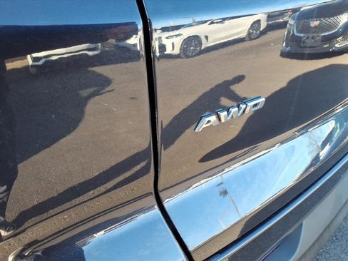 Certified 2023 Cadillac XT4 Luxury w/ Cold Weather Package image 12