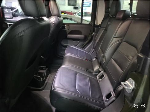 Used 2022 Jeep Gladiator Overland w/ Popular Equipment Package image 9