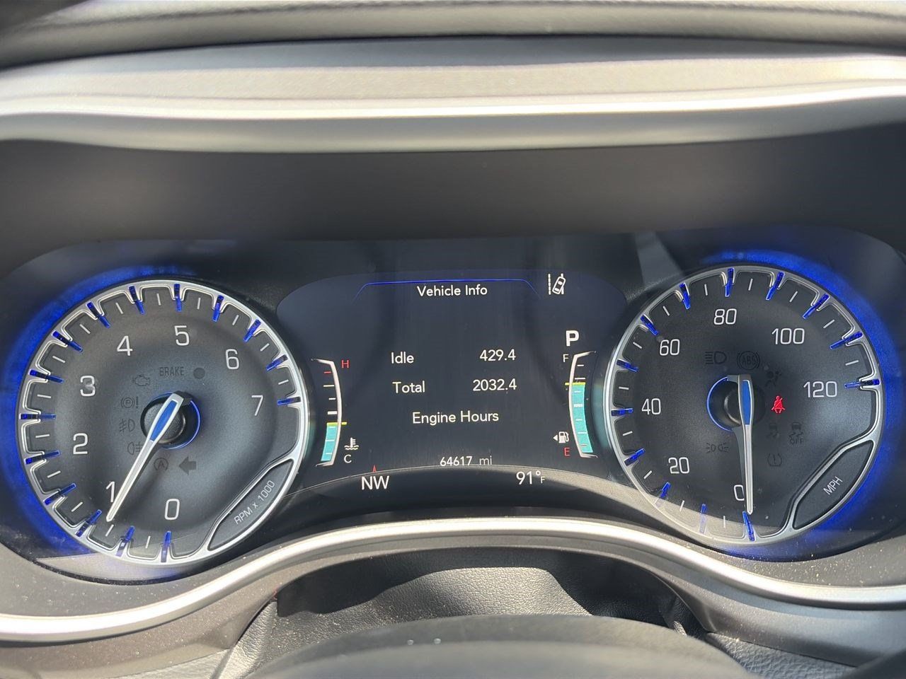Used 2024 Chrysler Pacifica Touring-L FWD image 8