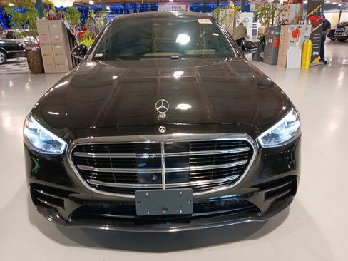 Used 2023 Mercedes-Benz S 580 4MATIC Sedan w/ AMG Line image 3