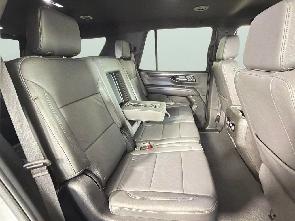 Used 2025 Chevrolet Tahoe LT AWD/4WD image 32