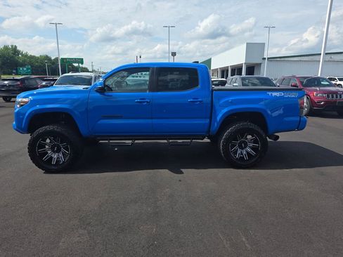 Used 2020 Toyota Tacoma TRD Sport AWD/4WD image 6
