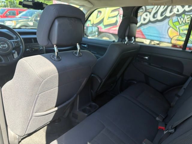 Used 2012 Jeep Liberty Sport w/ Popular Equipment Group AWD/4WD image 17