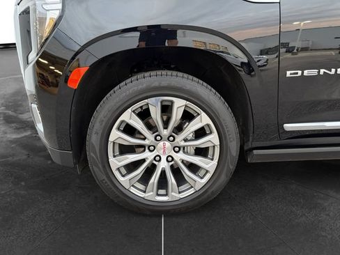 Used 2021 GMC Yukon XL Denali w/ Denali Premium Package AWD/4WD image 9