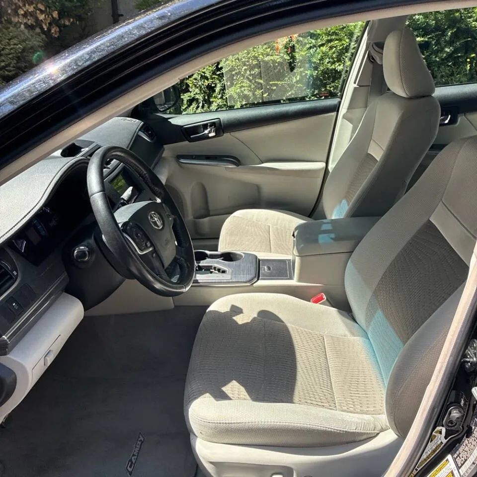 Used 2012 Toyota Camry XLE w/ Convenience Pkg FWD image 2