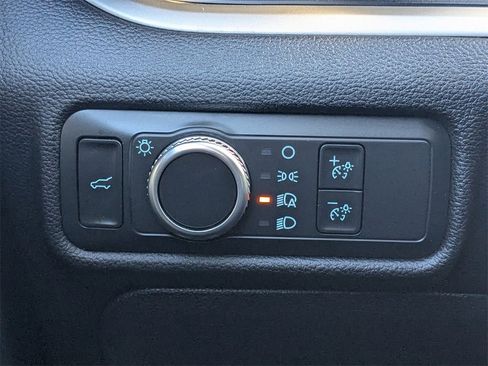 Used 2022 Ford Explorer XLT image 22